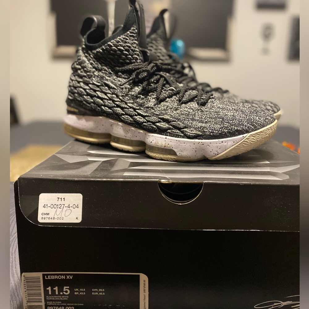 LeBron XV Nike basketball sneaker mens